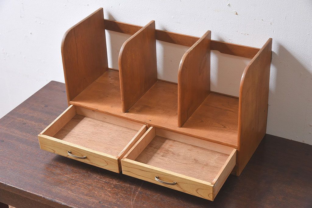 アンティーク雑貨　昭和レトロ　引き出し2杯付き!違った木の色味が味わえる本立て