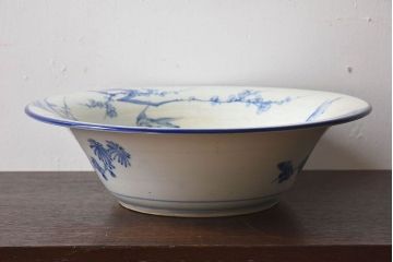 アンティーク雑貨　大正〜昭和期　染付　繊細な絵柄が美しい陶磁器の手水鉢