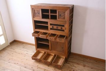 アンティーク家具　和製アンティーク 上質で風情のある四尺水屋箪笥(食器棚、収納箪笥)