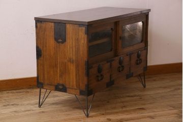 アンティーク家具　和製アンティーク　3杯引き出し付き!鉄脚箪笥ローボード(ローチェスト)