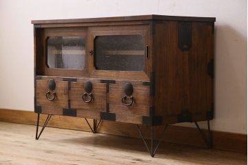 アンティーク家具　和製アンティーク　3杯引き出し付き!鉄脚箪笥ローボード(ローチェスト)