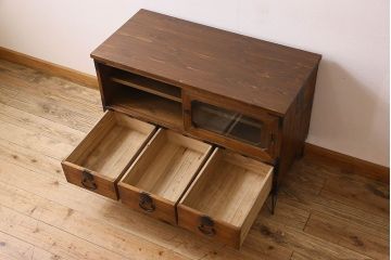 アンティーク家具　和製アンティーク　3杯引き出し付き!鉄脚箪笥ローボード(ローチェスト)