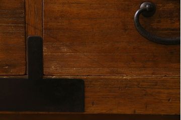 アンティーク家具　和製アンティーク　3杯引き出し付き!鉄脚箪笥ローボード(ローチェスト)