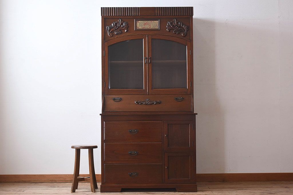 大正ロマン　彫刻が美しい豪華な面持ちの収納棚(戸棚、ライティングキャビネット)