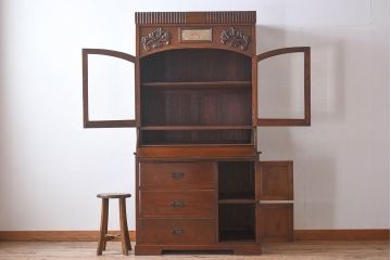 大正ロマン　彫刻が美しい豪華な面持ちの収納棚(戸棚、ライティングキャビネット)