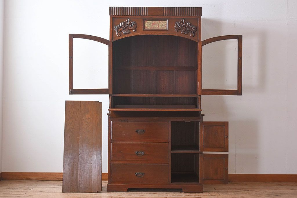 大正ロマン　彫刻が美しい豪華な面持ちの収納棚(戸棚、ライティングキャビネット)