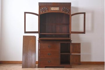 大正ロマン　彫刻が美しい豪華な面持ちの収納棚(戸棚、ライティングキャビネット)