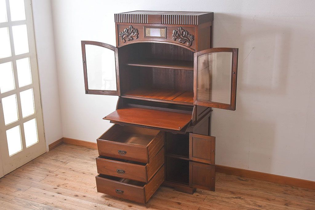 大正ロマン　彫刻が美しい豪華な面持ちの収納棚(戸棚、ライティングキャビネット)