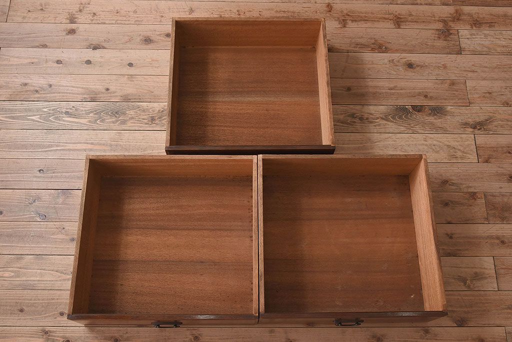 大正ロマン　彫刻が美しい豪華な面持ちの収納棚(戸棚、ライティングキャビネット)