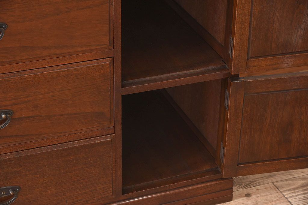 大正ロマン　彫刻が美しい豪華な面持ちの収納棚(戸棚、ライティングキャビネット)