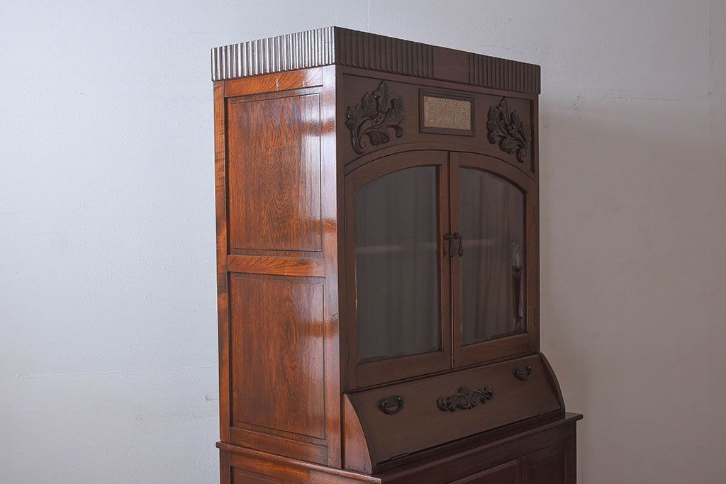 大正ロマン　彫刻が美しい豪華な面持ちの収納棚(戸棚、ライティングキャビネット)