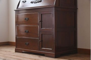 大正ロマン　彫刻が美しい豪華な面持ちの収納棚(戸棚、ライティングキャビネット)