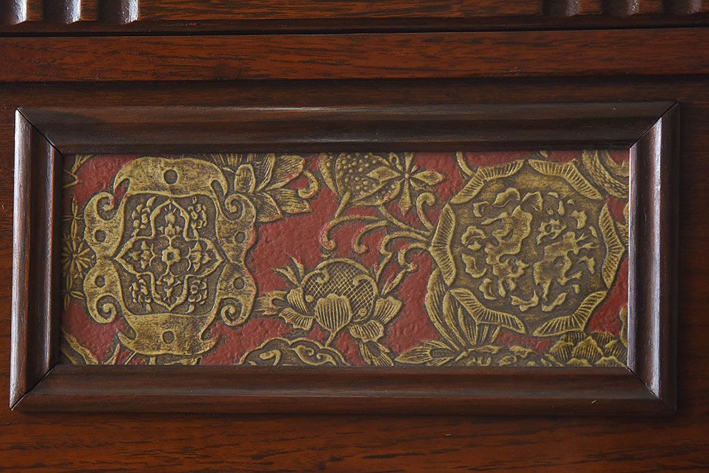 大正ロマン　彫刻が美しい豪華な面持ちの収納棚(戸棚、ライティングキャビネット)