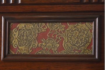 大正ロマン　彫刻が美しい豪華な面持ちの収納棚(戸棚、ライティングキャビネット)