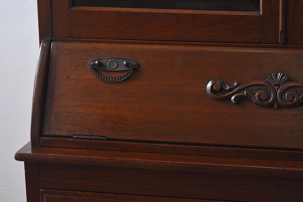 大正ロマン　彫刻が美しい豪華な面持ちの収納棚(戸棚、ライティングキャビネット)