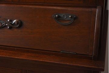 大正ロマン　彫刻が美しい豪華な面持ちの収納棚(戸棚、ライティングキャビネット)