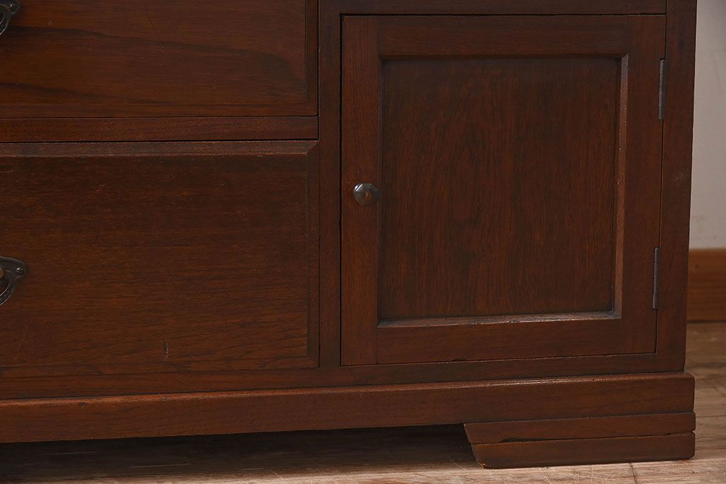 大正ロマン　彫刻が美しい豪華な面持ちの収納棚(戸棚、ライティングキャビネット)