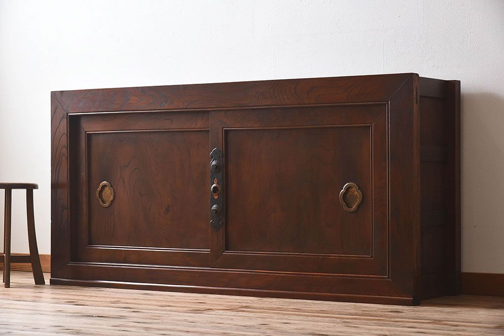 明治大正期　前面ケヤキ材　太い框が印象的な上手物のサイドボード(サイドキャビネット)