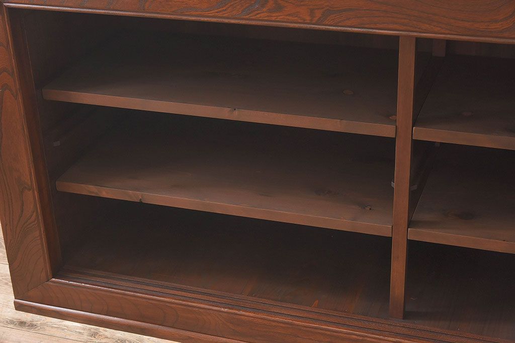 明治大正期　前面ケヤキ材　太い框が印象的な上手物のサイドボード(サイドキャビネット)