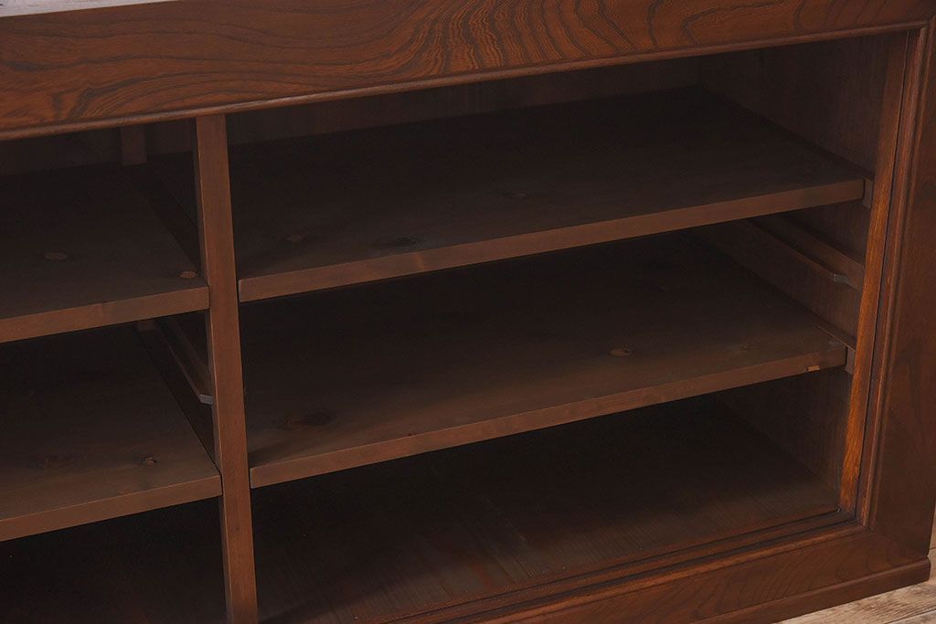 明治大正期　前面ケヤキ材　太い框が印象的な上手物のサイドボード(サイドキャビネット)