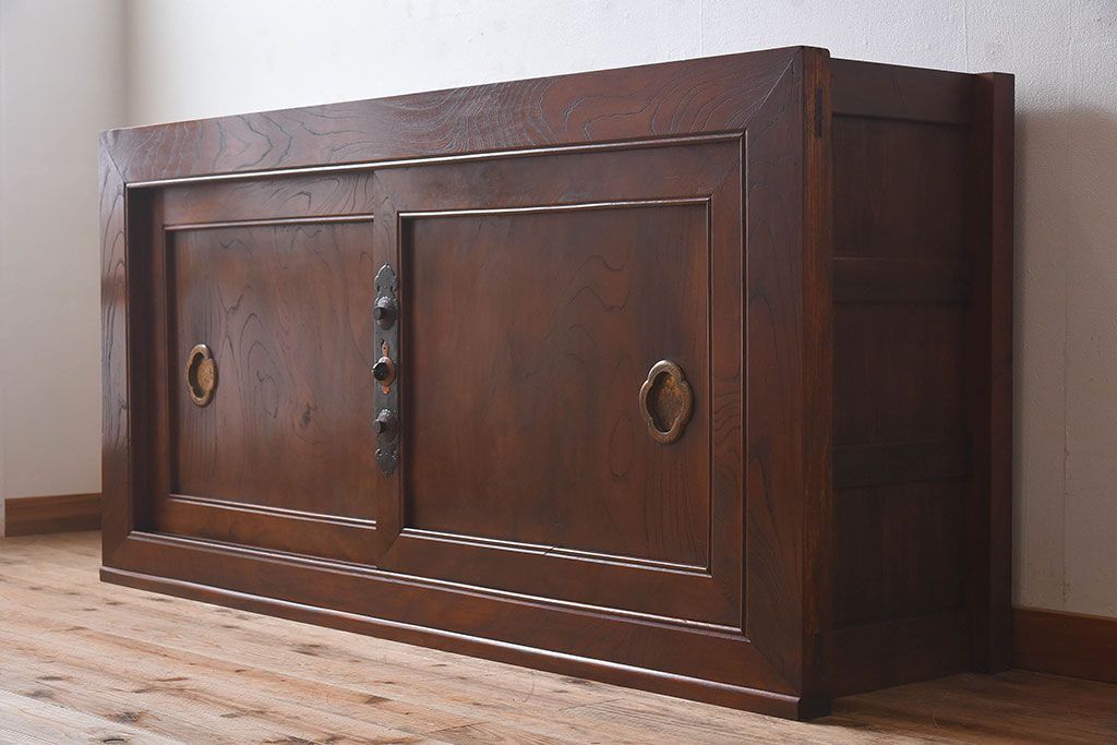 明治大正期　前面ケヤキ材　太い框が印象的な上手物のサイドボード(サイドキャビネット)