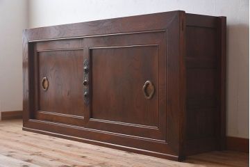 明治大正期　前面ケヤキ材　太い框が印象的な上手物のサイドボード(サイドキャビネット)