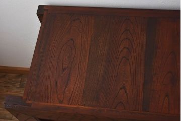 明治大正期　前面ケヤキ材　太い框が印象的な上手物のサイドボード(サイドキャビネット)
