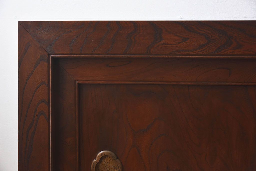 明治大正期　前面ケヤキ材　太い框が印象的な上手物のサイドボード(サイドキャビネット)