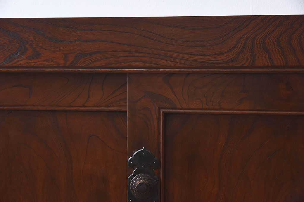 明治大正期　前面ケヤキ材　太い框が印象的な上手物のサイドボード(サイドキャビネット)