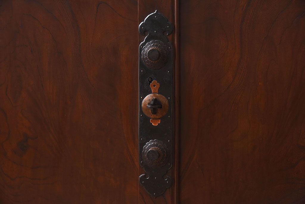 明治大正期　前面ケヤキ材　太い框が印象的な上手物のサイドボード(サイドキャビネット)