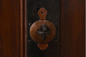 明治大正期　前面ケヤキ材　太い框が印象的な上手物のサイドボード(サイドキャビネット)