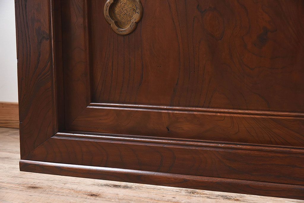 明治大正期　前面ケヤキ材　太い框が印象的な上手物のサイドボード(サイドキャビネット)