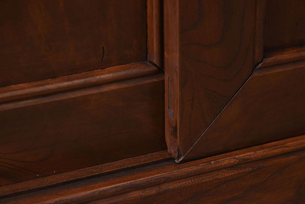 明治大正期　前面ケヤキ材　太い框が印象的な上手物のサイドボード(サイドキャビネット)