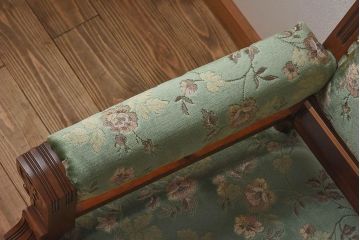 アンティーク家具　イギリスアンティーク　2〜3人掛け　高級感溢れるゆったりとしたソファベンチ(ソファ)