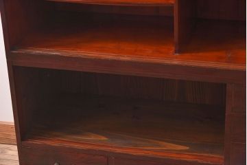 アンティーク家具　和製アンティーク　前面欅材　美しい漆が魅力的な高級な茶箪笥(茶棚、食器棚)