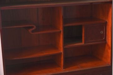 アンティーク家具　和製アンティーク　前面欅材　美しい漆が魅力的な高級な茶箪笥(茶棚、食器棚)