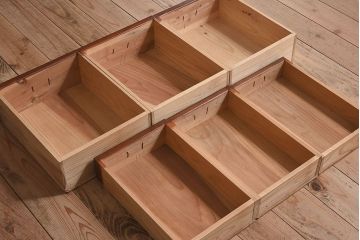 アンティーク家具　和製アンティーク　前面欅材　美しい漆が魅力的な高級な茶箪笥(茶棚、食器棚)