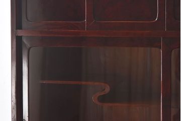 アンティーク家具　和製アンティーク　前面欅材　美しい漆が魅力的な高級な茶箪笥(茶棚、食器棚)