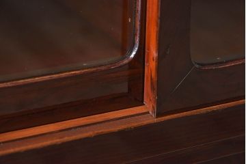 アンティーク家具　和製アンティーク　前面欅材　美しい漆が魅力的な高級な茶箪笥(茶棚、食器棚)