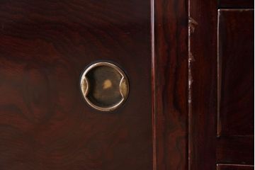 アンティーク家具　和製アンティーク　前面欅材　美しい漆が魅力的な高級な茶箪笥(茶棚、食器棚)