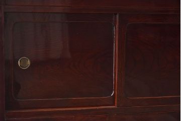 アンティーク家具　和製アンティーク　前面欅材　美しい漆が魅力的な高級な茶箪笥(茶棚、食器棚)