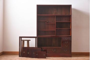 アンティーク家具　和製アンティーク　前面欅材　美しい漆が魅力的な高級な茶箪笥(茶棚、食器棚)