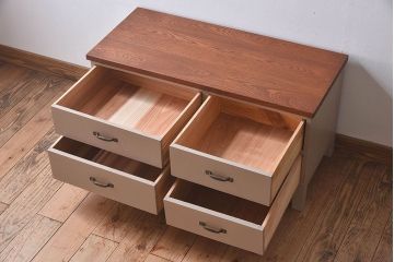 アンティーク家具　ペイントカラーと木のコントラストが素敵なローチェスト(ローボード)