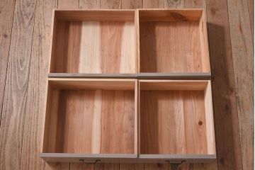アンティーク家具　ペイントカラーと木のコントラストが素敵なローチェスト(ローボード)