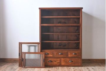 アンティーク家具　和製アンティーク　ダイヤガラス入り!古い木の質感が味わい深い収納棚(食器棚、戸棚)