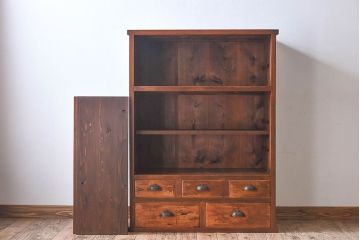 アンティーク家具　和製アンティーク　ダイヤガラス入り!古い木の質感が味わい深い収納棚(食器棚、戸棚)