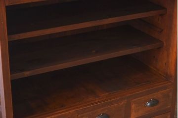 アンティーク家具　和製アンティーク　ダイヤガラス入り!古い木の質感が味わい深い収納棚(食器棚、戸棚)