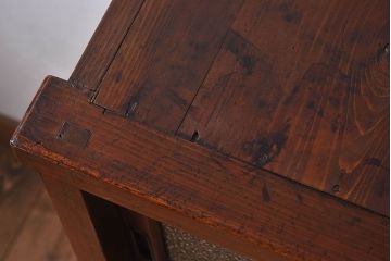 アンティーク家具　和製アンティーク　ダイヤガラス入り!古い木の質感が味わい深い収納棚(食器棚、戸棚)