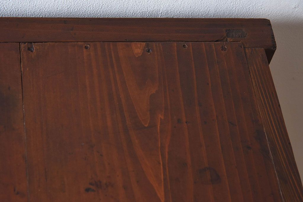 アンティーク家具　和製アンティーク　ダイヤガラス入り!古い木の質感が味わい深い収納棚(食器棚、戸棚)