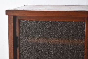 アンティーク家具　和製アンティーク　ダイヤガラス入り!古い木の質感が味わい深い収納棚(食器棚、戸棚)